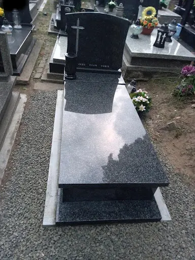 Kamieniarstwo SKT - nagrobki, nagrobki granitowe, grobowce